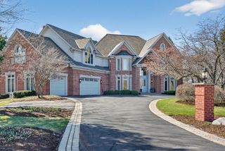 9315 N Muirfield Drive, Lakewood, IL 60014