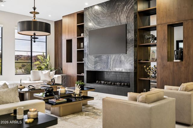 7130 E SADDLEBACK Street 11, Mesa, AZ 85207