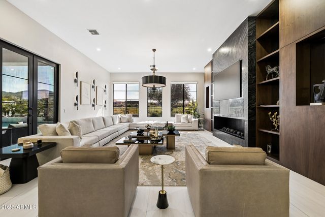 7130 E SADDLEBACK Street 11, Mesa, AZ 85207