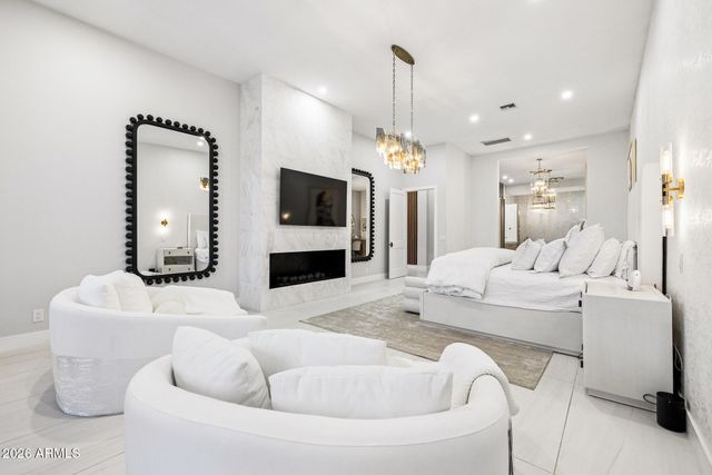 7130 E SADDLEBACK Street 11, Mesa, AZ 85207