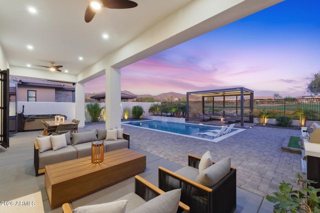 7130 E SADDLEBACK Street 11, Mesa, AZ 85207