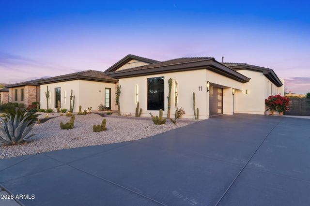 7130 E SADDLEBACK Street 11, Mesa, AZ 85207