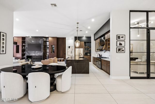 7130 E SADDLEBACK Street 11, Mesa, AZ 85207