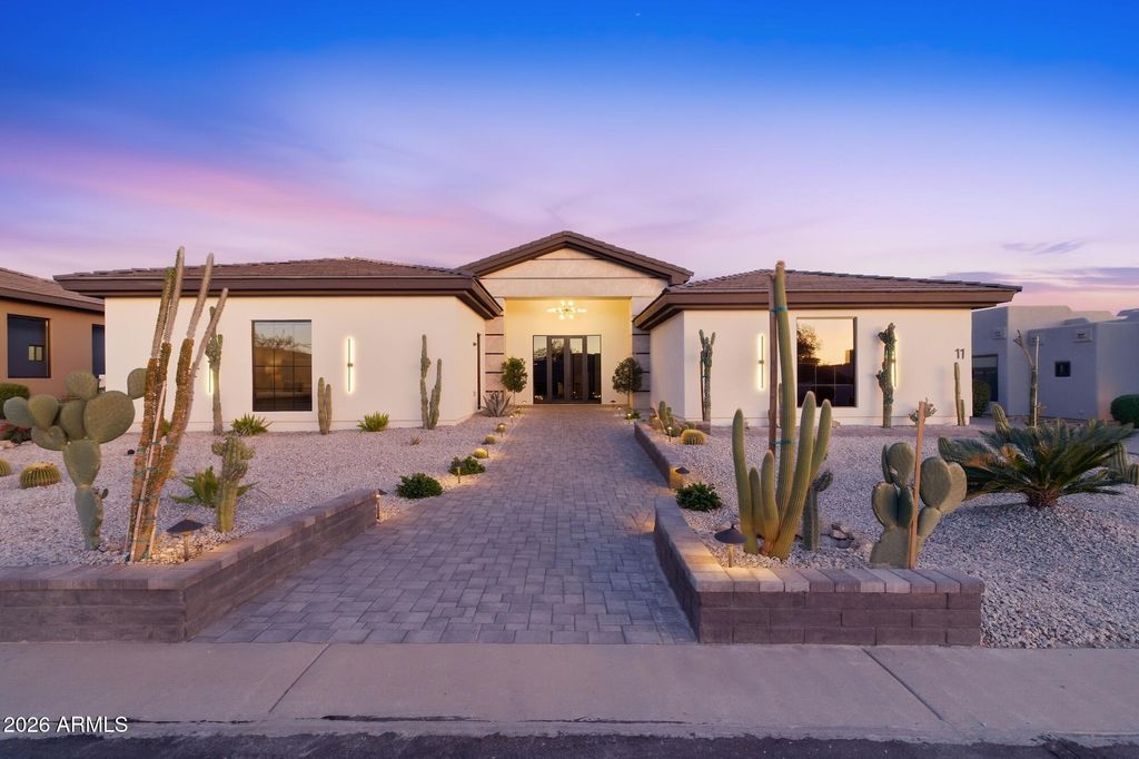 7130 E SADDLEBACK Street 11, Mesa, AZ 85207