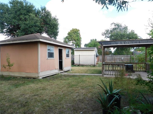 402 Cavalier Lane, Pasadena, TX 77502