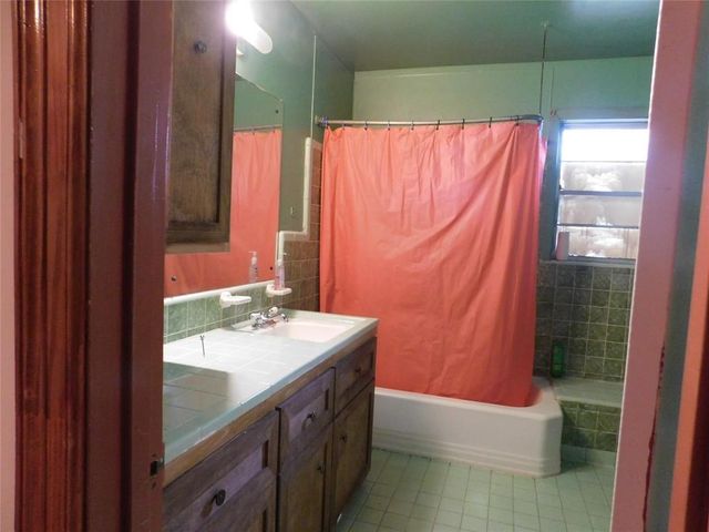 402 Cavalier Lane, Pasadena, TX 77502