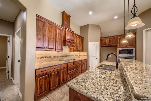 104 N. Elise Dr., La Vernia, TX 78121