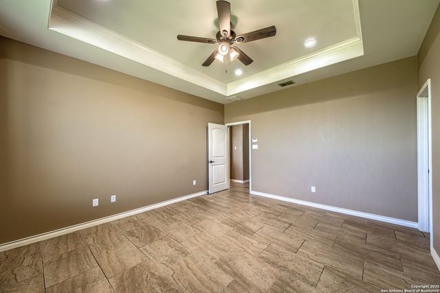 104 N. Elise Dr., La Vernia, TX 78121