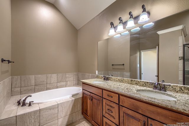 104 N. Elise Dr., La Vernia, TX 78121