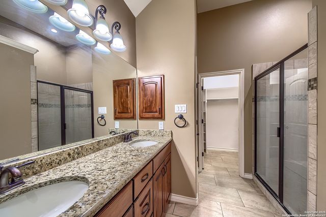 104 N. Elise Dr., La Vernia, TX 78121