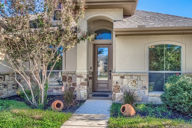 104 N. Elise Dr., La Vernia, TX 78121