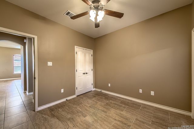 104 N. Elise Dr., La Vernia, TX 78121