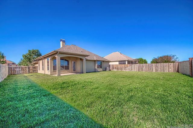 104 N. Elise Dr., La Vernia, TX 78121