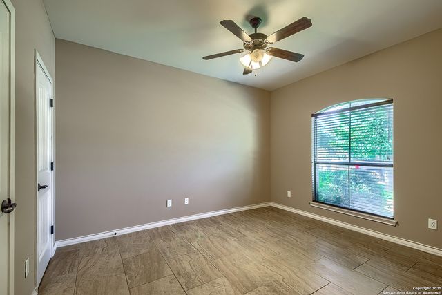 104 N. Elise Dr., La Vernia, TX 78121