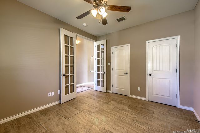 104 N. Elise Dr., La Vernia, TX 78121