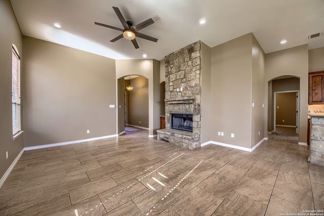 104 N. Elise Dr., La Vernia, TX 78121