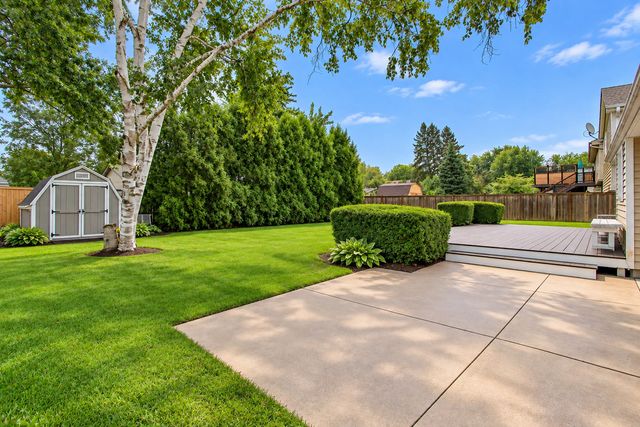 5112 W Greenbrier Drive, Mchenry, IL 60050