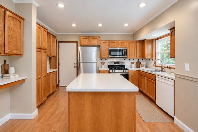 5112 W Greenbrier Drive, Mchenry, IL 60050