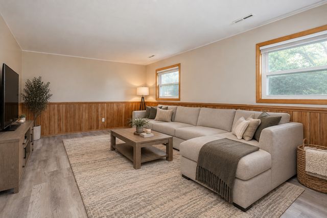5112 W Greenbrier Drive, Mchenry, IL 60050