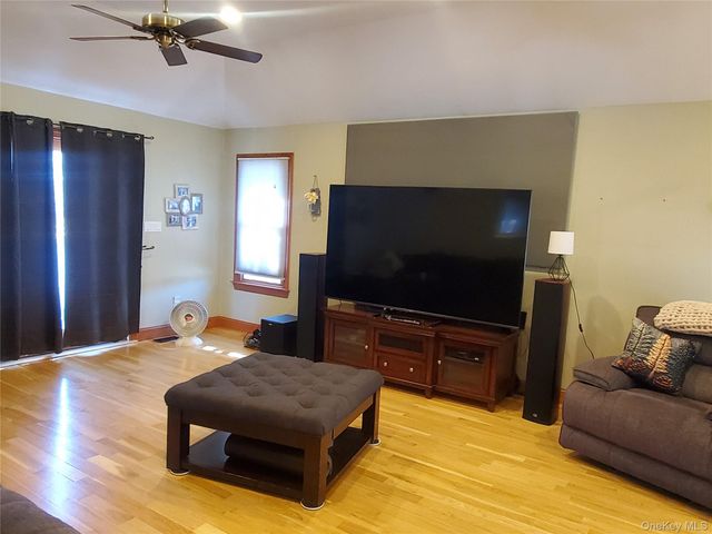 98 Fawn Lane E, South Setauket, NY 11720