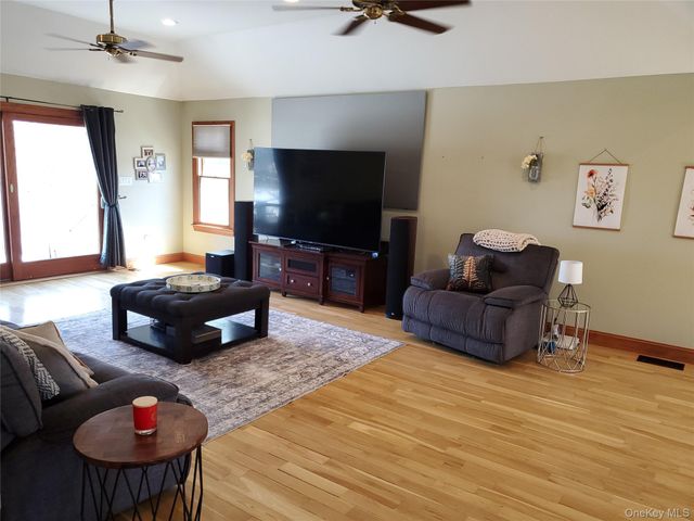 98 Fawn Lane E, South Setauket, NY 11720