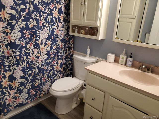 98 Fawn Lane E, South Setauket, NY 11720