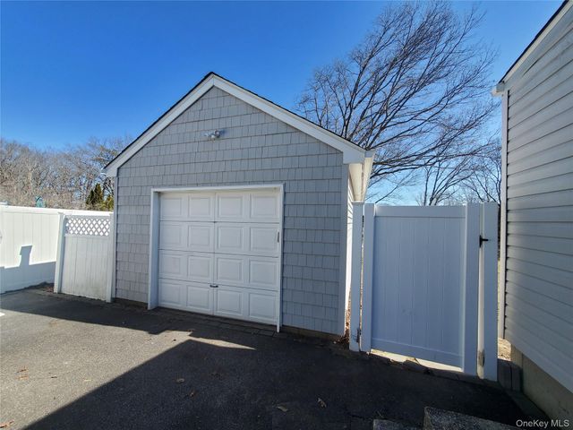 98 Fawn Lane E, South Setauket, NY 11720