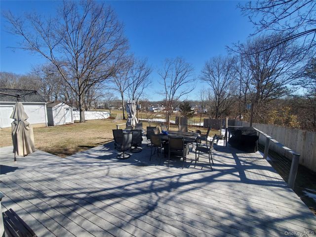 98 Fawn Lane E, South Setauket, NY 11720