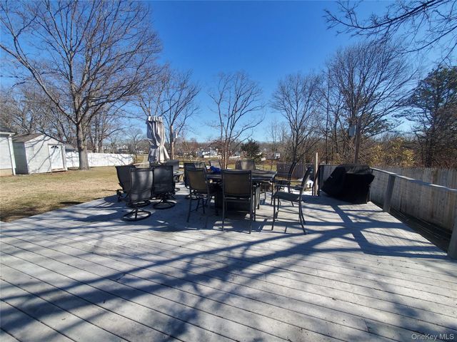 98 Fawn Lane E, South Setauket, NY 11720