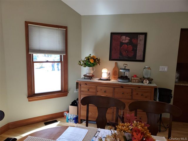 98 Fawn Lane E, South Setauket, NY 11720