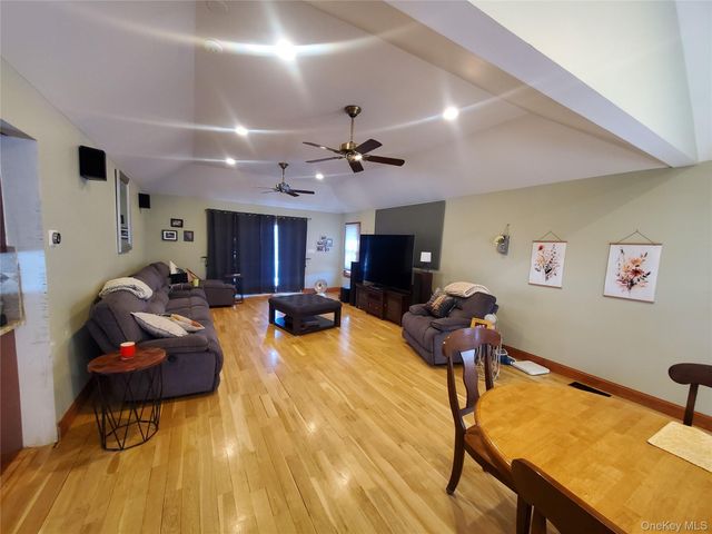 98 Fawn Lane E, South Setauket, NY 11720