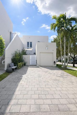 10565 NW 64th Way, Doral, FL 33178