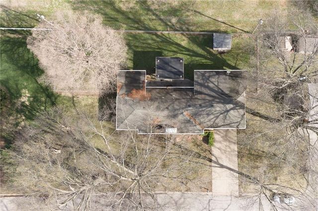 139 Woodland Road, Lansing, KS 66043