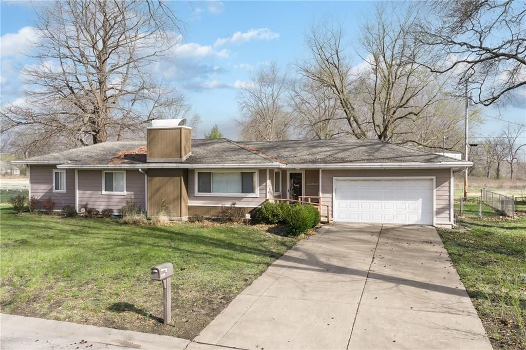 139 Woodland Road, Lansing, KS 66043