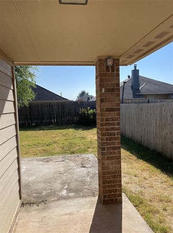 2404 Rookhaven Lane, Yukon, OK 73099