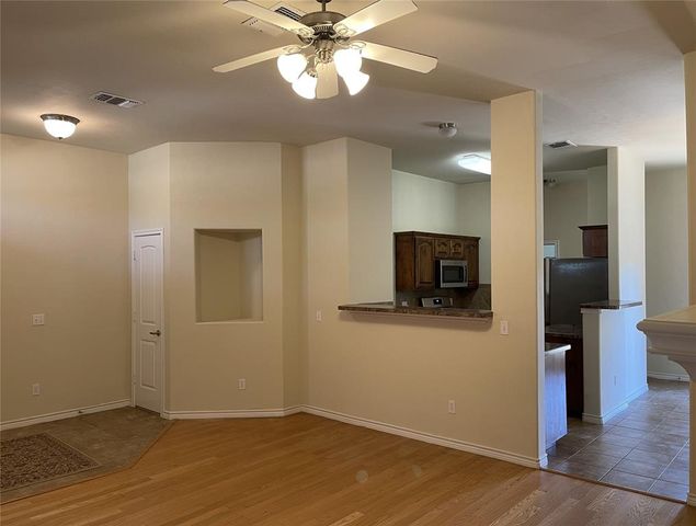 2404 Rookhaven Lane, Yukon, OK 73099