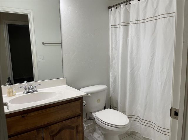 2404 Rookhaven Lane, Yukon, OK 73099
