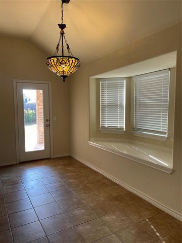 2404 Rookhaven Lane, Yukon, OK 73099