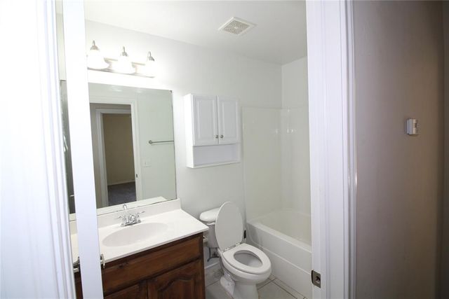 2404 Rookhaven Lane, Yukon, OK 73099