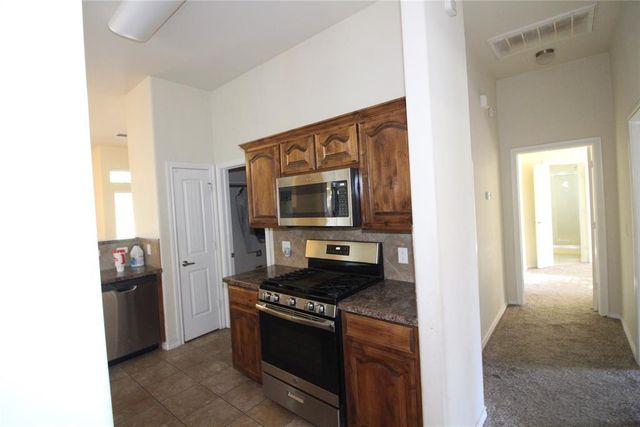 2404 Rookhaven Lane, Yukon, OK 73099