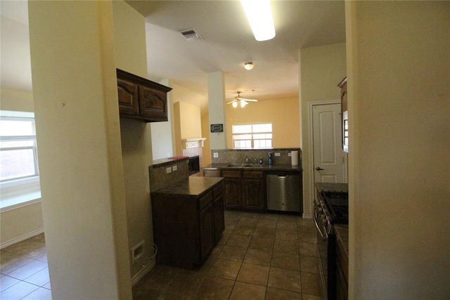 2404 Rookhaven Lane, Yukon, OK 73099