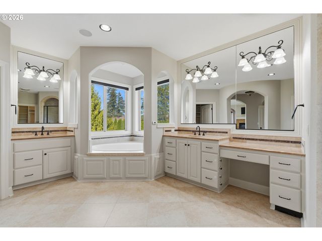 2787 RIDGE Ln, West Linn, OR 97068