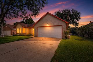 807 Forest Oaks Lane, Pearland, TX 77584