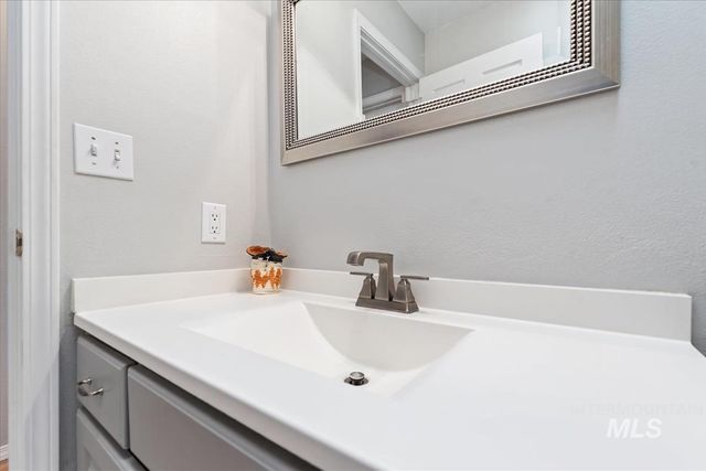 6118 N Widgeon Way, Boise, ID 83714