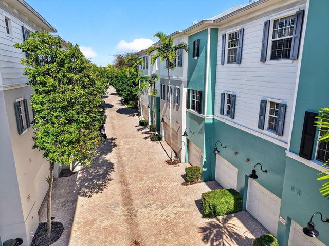 369 W Mallory Circle, Delray Beach, FL 33483