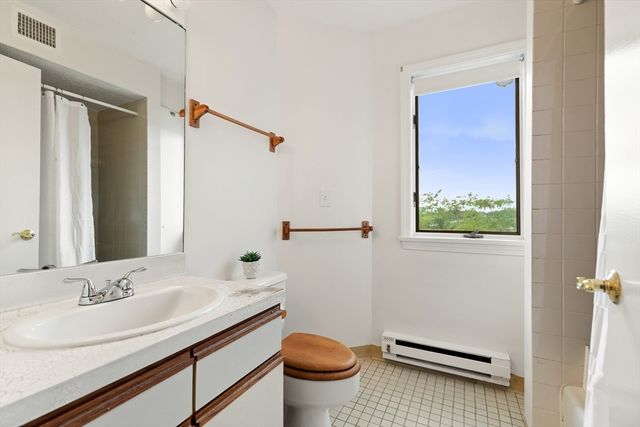 21 Margin St 27, Lynn, MA 01905