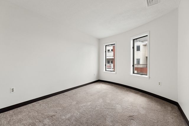 21 Margin St 27, Lynn, MA 01905