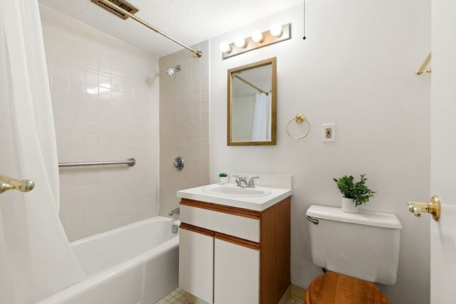 21 Margin St 27, Lynn, MA 01905