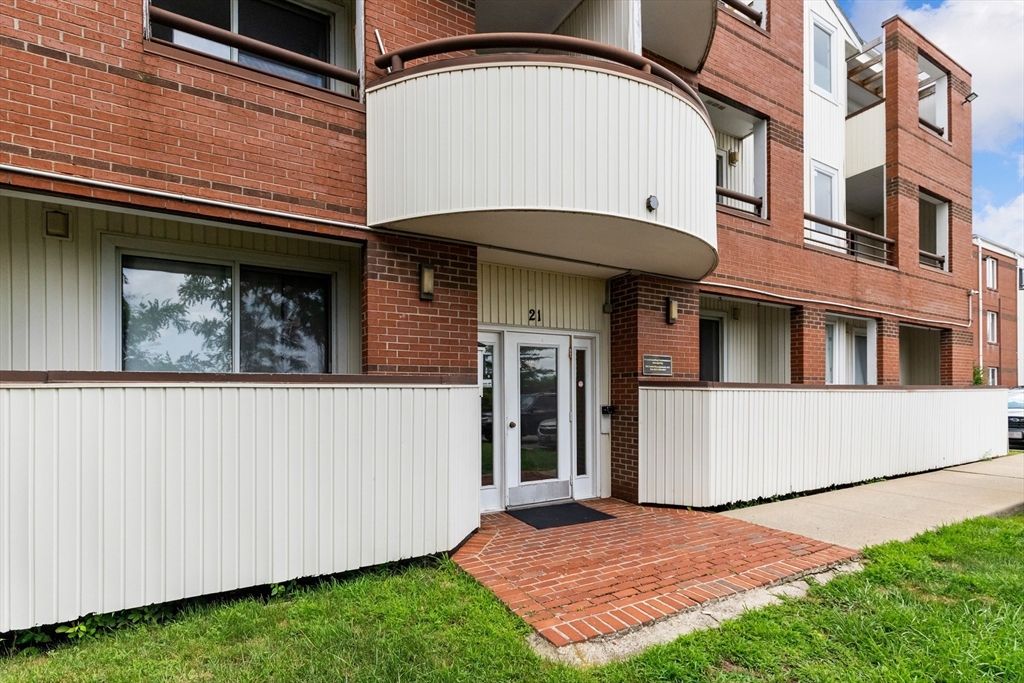 21 Margin St 27, Lynn, MA 01905