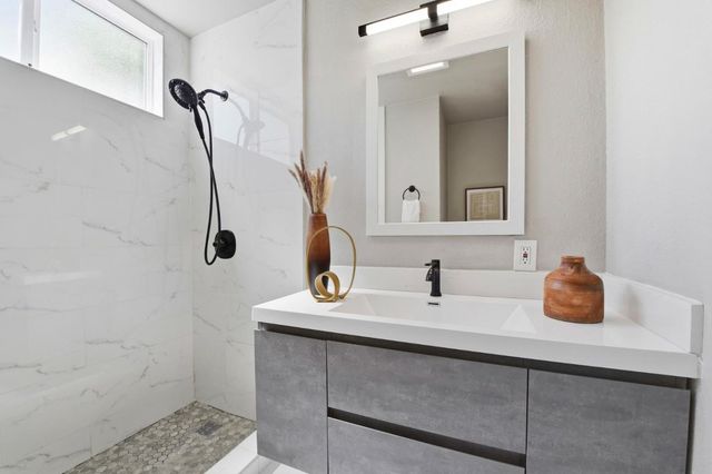 2383 Menalto Avenue, East Palo Alto, CA 94303